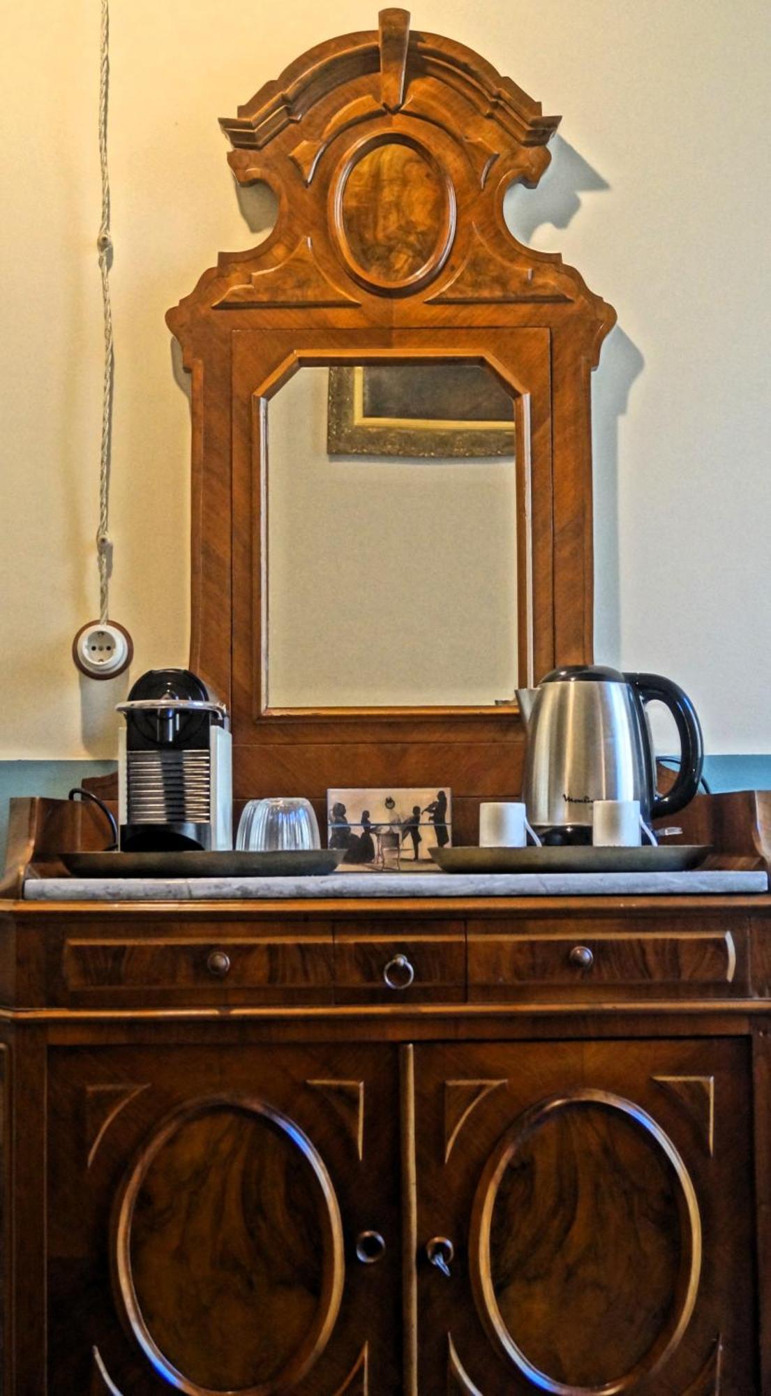 Historical Vvm Couette-café