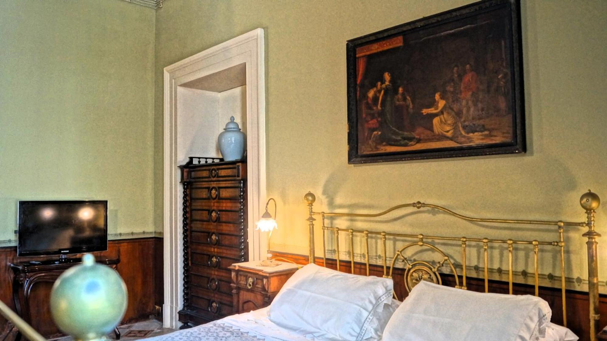 Historical Vvm Couette-café Lecce